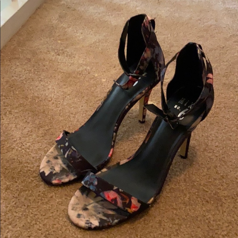 MIX NO. 6 Heels with ankle straps size 9